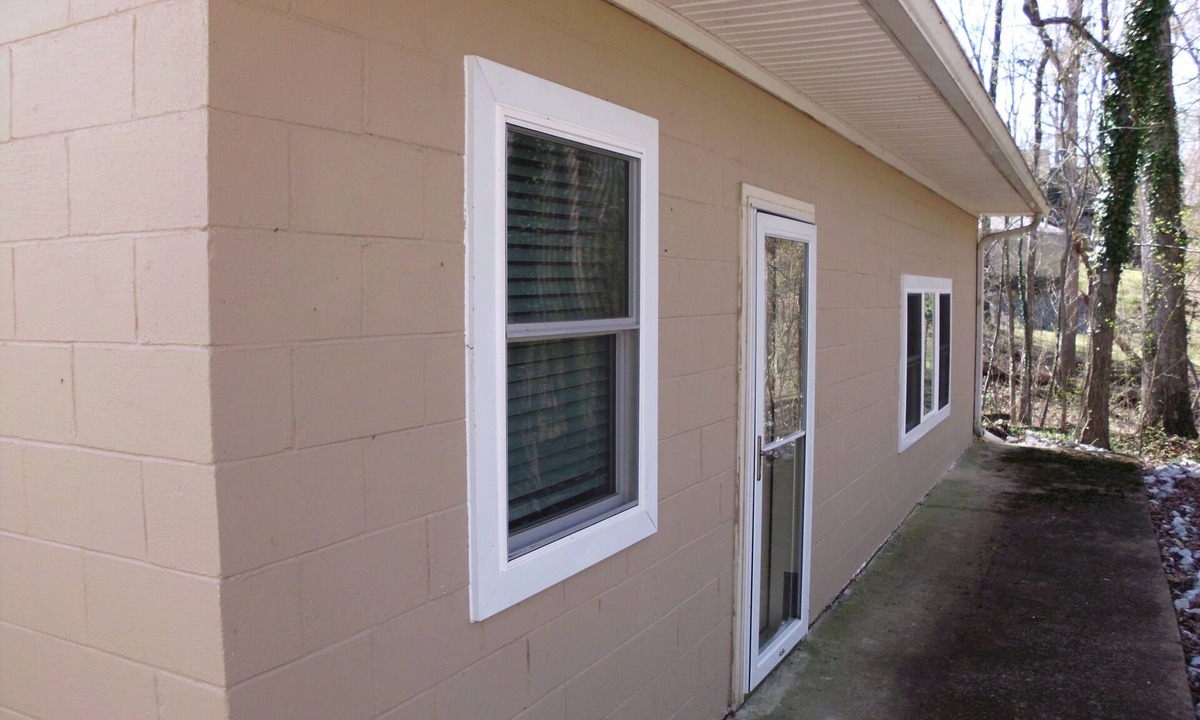 Springville Cabin | Fantastic 2-bedrm cabin with AC on Kentucky Lake, near Paris Landing State Park.