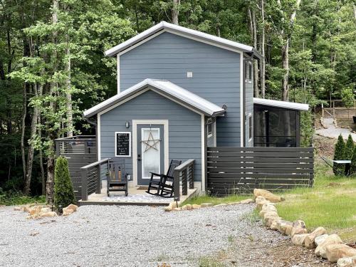 Tracy City House | Fantastic Cozy Cottage Nestled Amidst Trees in Tracy City, Tennessee