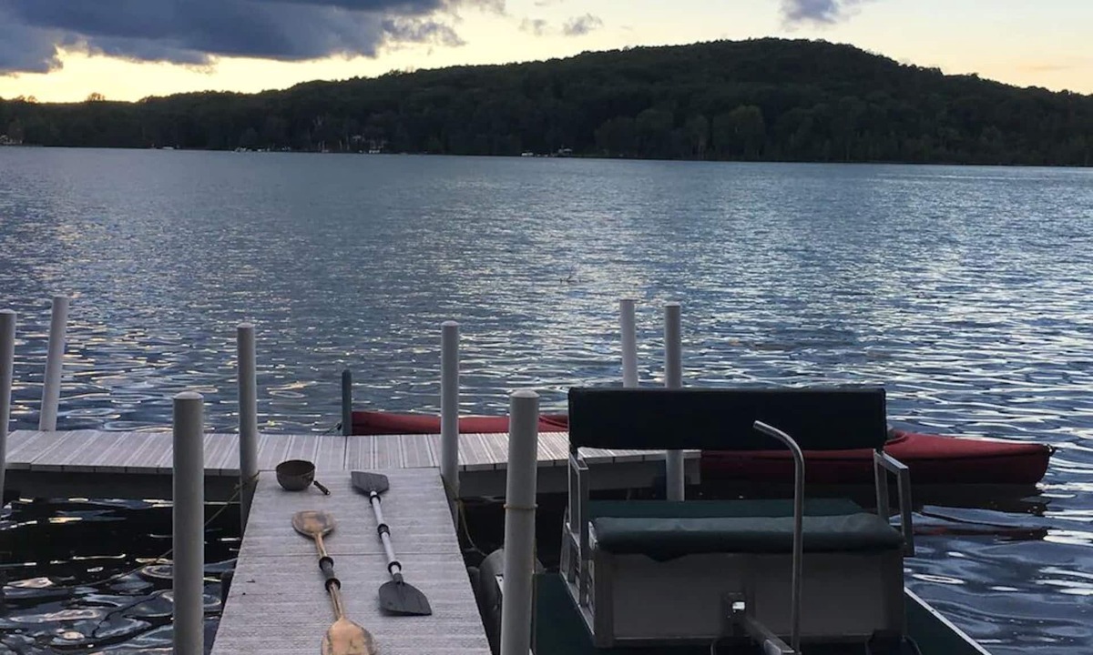 Vanderbilt Cottage | Felker's Cottage: Lakefront Escape with Kayaks, Boats, and Family Fun on Huffman Lake!