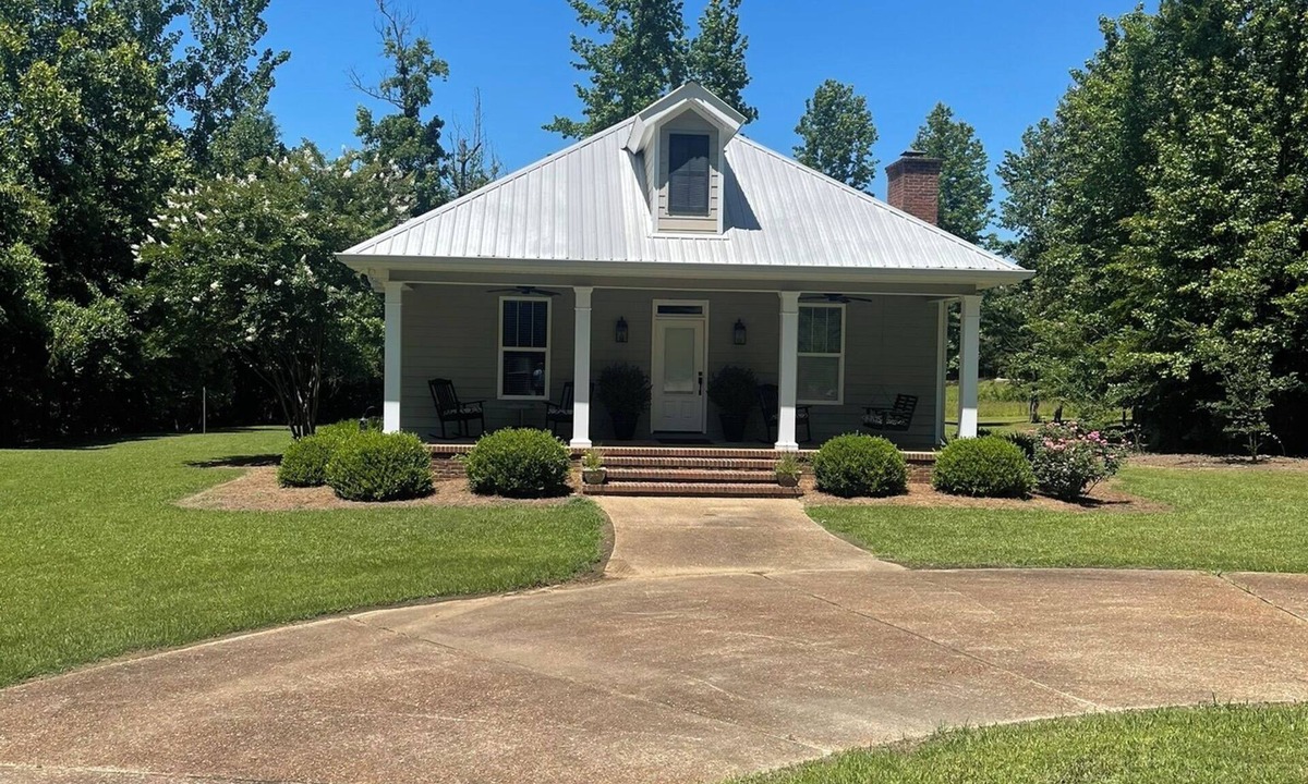 Langston House | Fisherman's Paradise on Lake Guntersville! Only 12 minutes from Stone Haven!