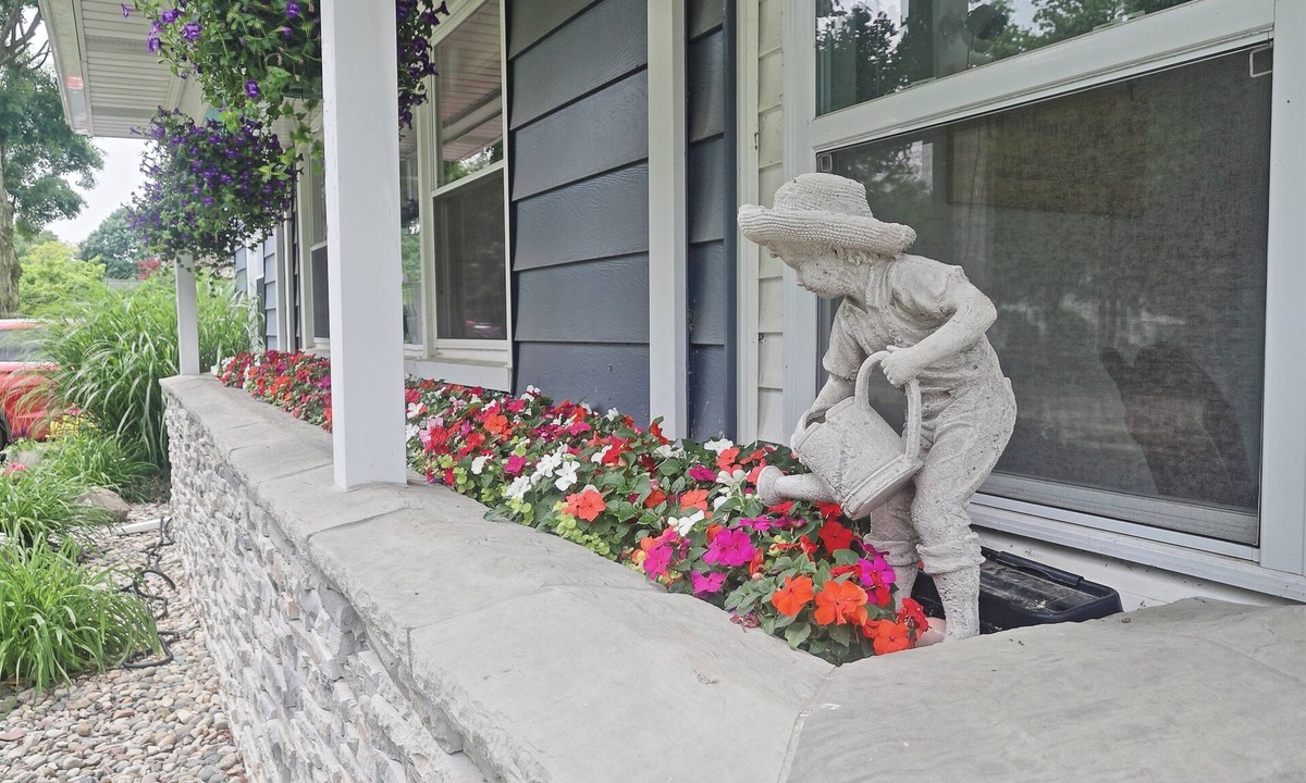 Frankenmuth House | Frankenmuth Dawdy Haus with Hot Tub and Massage Chair- 2 blocks from main street