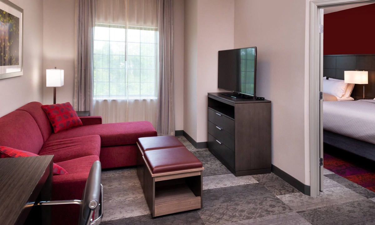 Marquette Condo | Free Breakfast Buffet. Downtown Marquette. Great Location! Close to Northern Michigan University