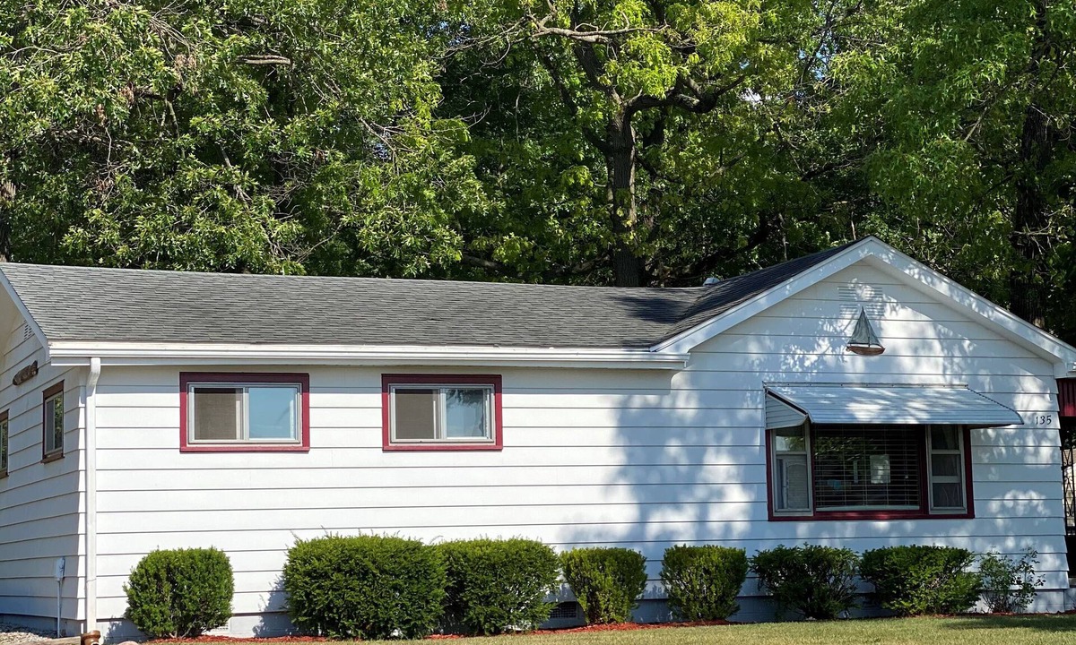 Fremont House | Fremont IN SnowLake: Family vacation beautiful view pontoon available to rent