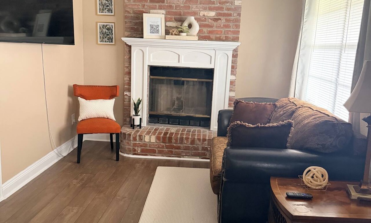 Baker House | Furnished Comfortable Home 1BR Near LSU, Downtown BR, Southern & Plants