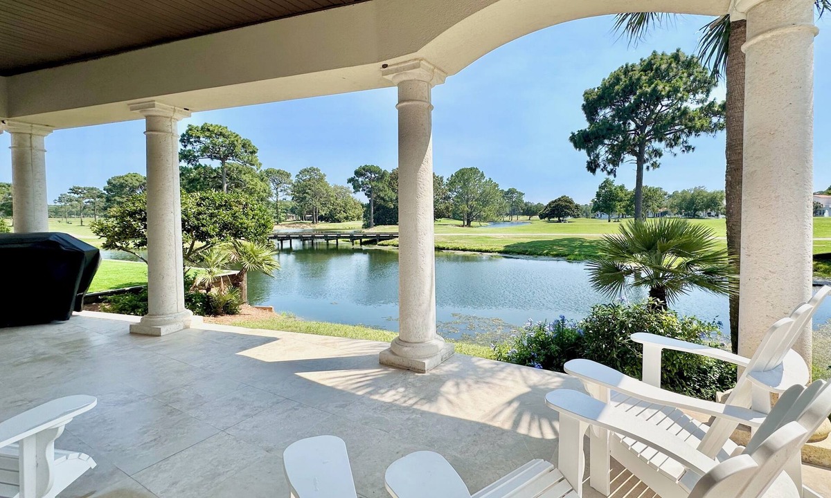 Villa Lago House | Golf Cart ☀️ *Heated Pool | Golf Course & Lake View | 3400 sq ft | 4bd ☀️ Beach Gear