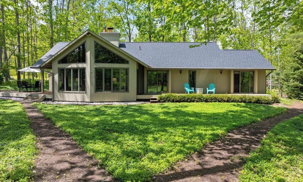 Birchwood Farms House | Golfview Greens: 3 BR, 3 BA House in Harbor Springs , Sleeps 6