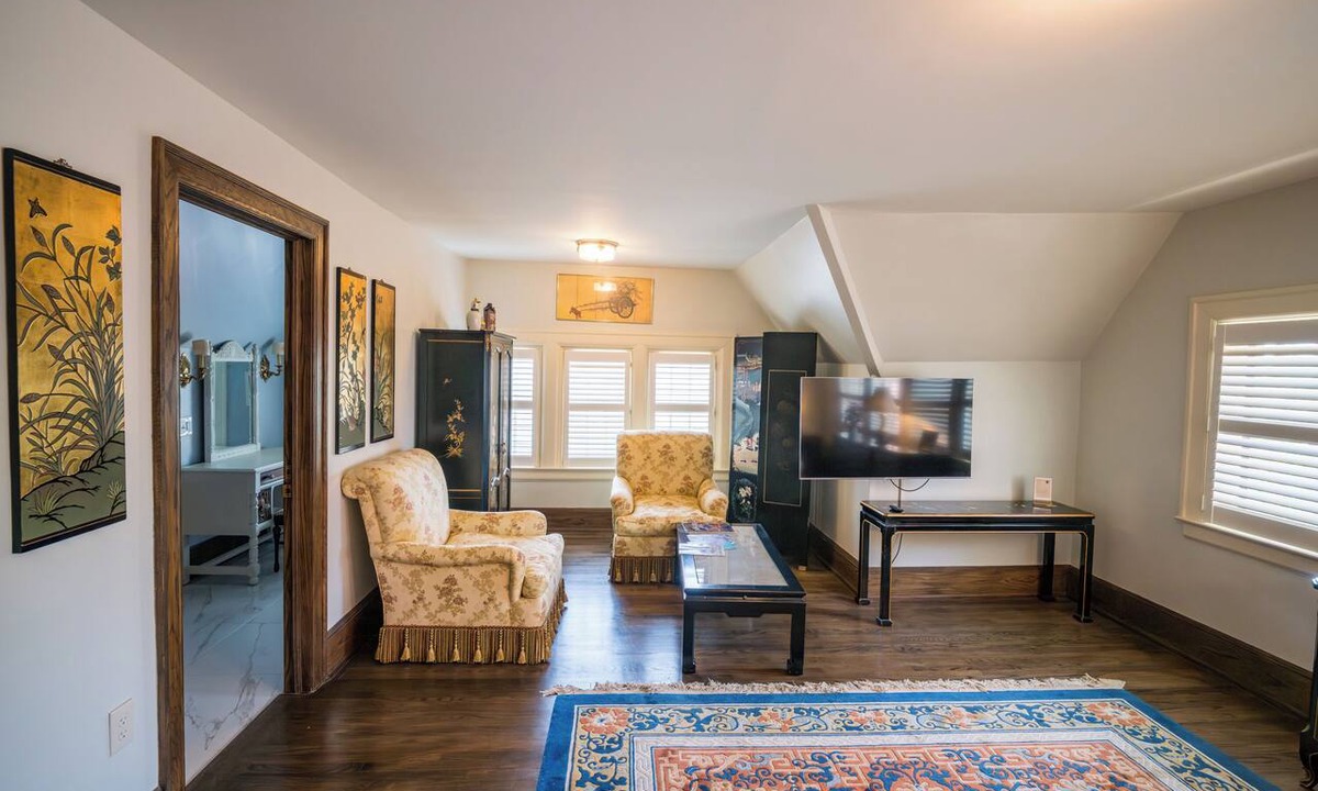 Detroit House | Gorgeous 9-bedroom historic estate with AC in vibrant Detroit