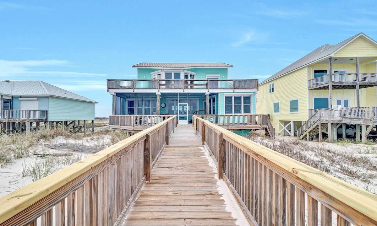 Southpointe House | Gorgeous, Fully renovated Large Gulf Front 5bdrm/4+ba private home w/large decks