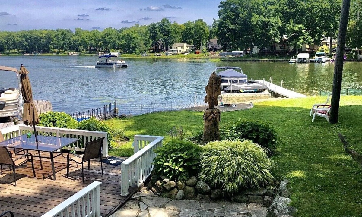 Argentine House | Gorgeous “pottery barn”Lake House located on 3 lakes with Sandy beach