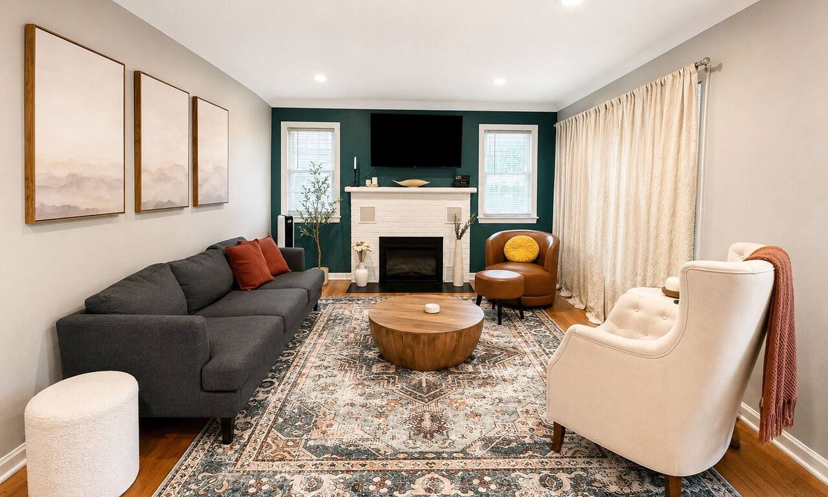 Kalamazoo House | Great location near WMU! Sleeps 8 with comfortable beds and game room!