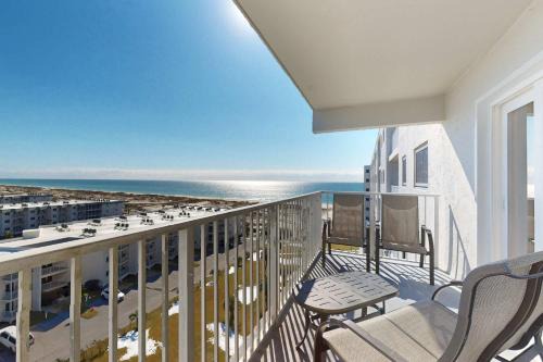 Fort Morgan House | Gulfview condo wbalcony & resort amenities - shared pools hot tubs tennis