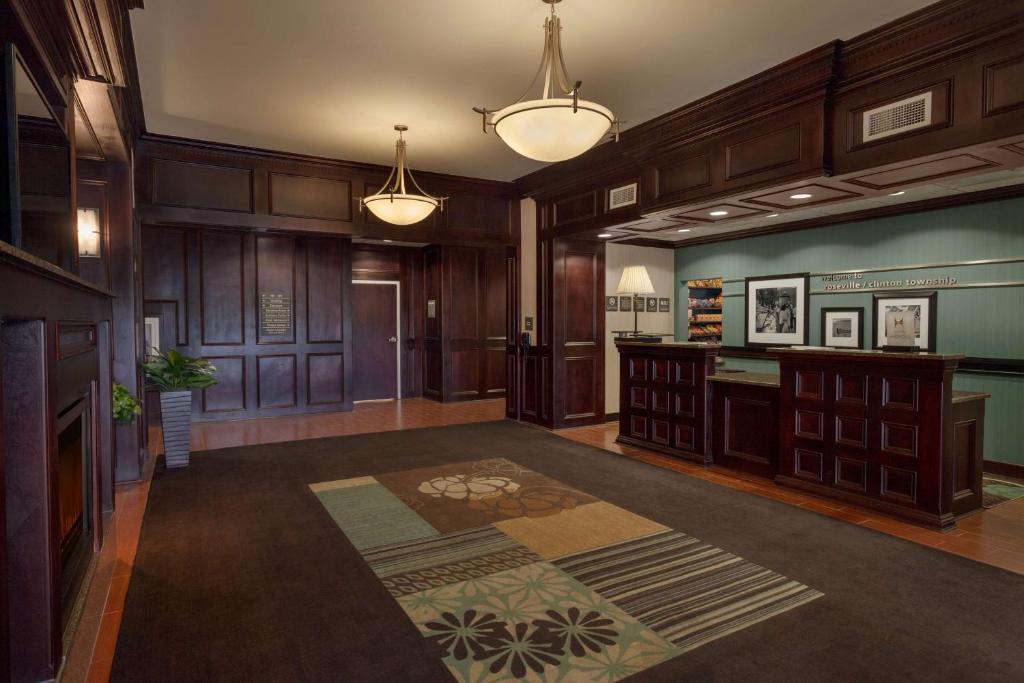 Clinton Township Hotel | Hampton Inn Detroit Roseville