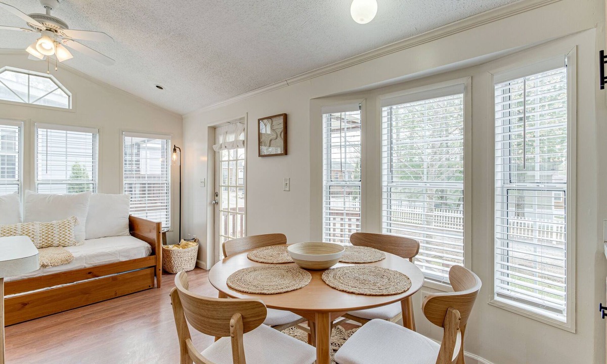 Monteagle Cottage | Have the Sweetest Dreams @ the Honey Bear Cottage!
