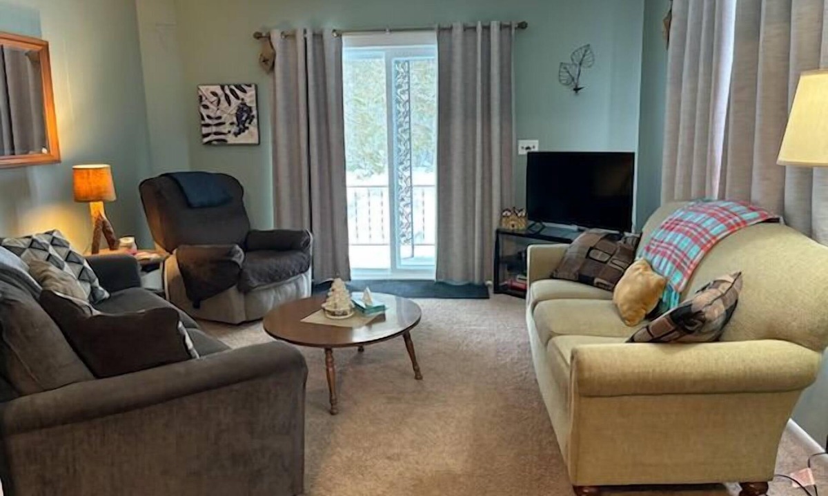 Republic House | Hemlock House in Republic (South) : Summer UP Getaway | Hot Tub, Fire Pit & Dogs Welcome