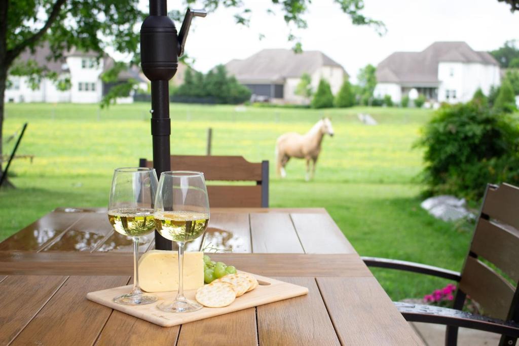 Spring Hill House | Hidden Gem Farm Homestead Sleeps 12 &Fresh Produce