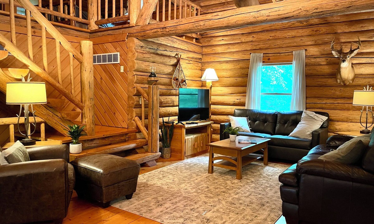 Middlebury House | Hidden Log Cabin | Hot Tub | Ping Pong | Family |