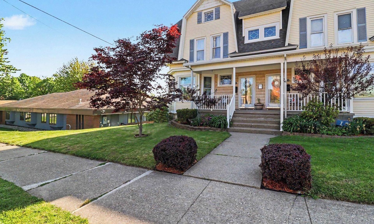 Manistee House | Historic Manistee Townhome near Downtown