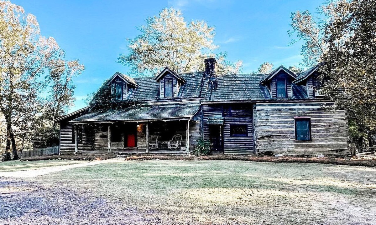 Wilsonville Cabin | Historic Rural Cabin Ideal for Families in Wilsonville, Alabama