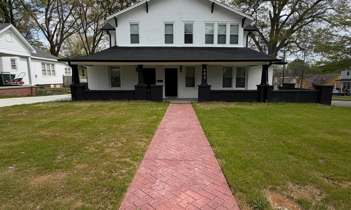 Tupelo Apartment | Historical Apartments #1&3 - Sleeps 6-12 in Tupelo
