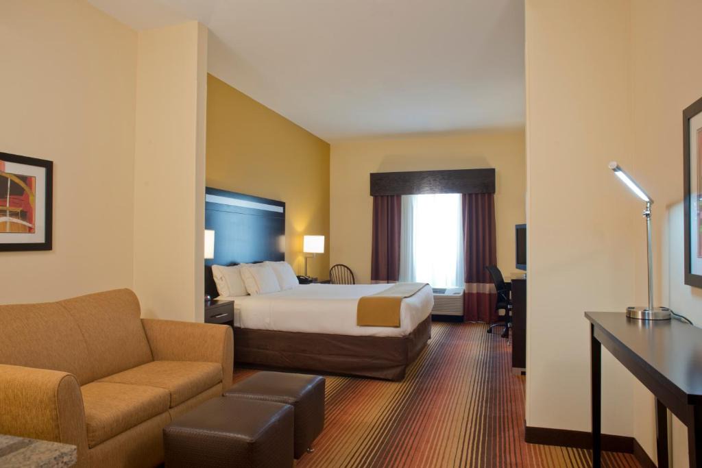 Prattville Hotel | Holiday Inn Express Hotel & Suites Prattville South by IHG