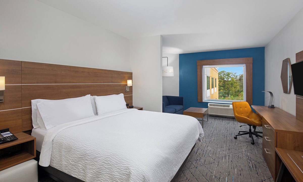 Carrollton Hotel | Holiday Inn Express & Suites Carrollton West by IHG