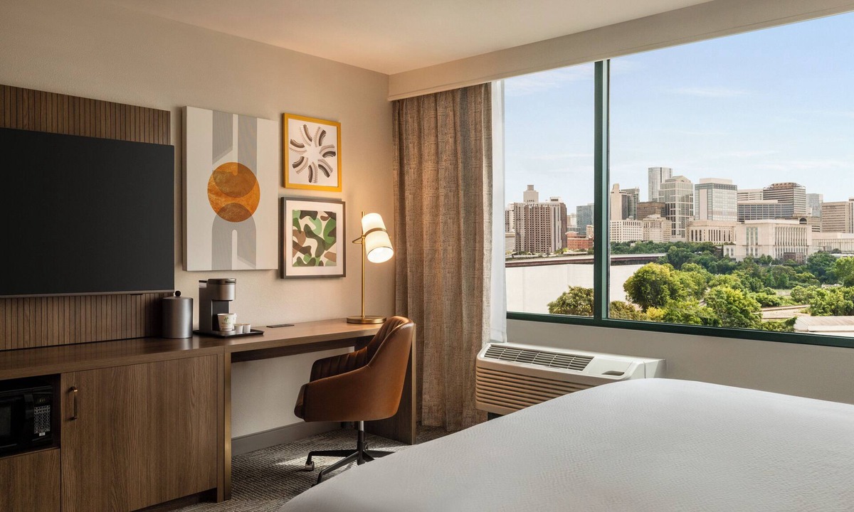 East Bank Hotel | Holiday Inn Nashville Downtown - Stadium by IHG