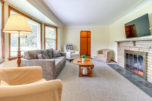 Southfield House | Home ~ 17 Mi to Detroit w/Patio & Grill!