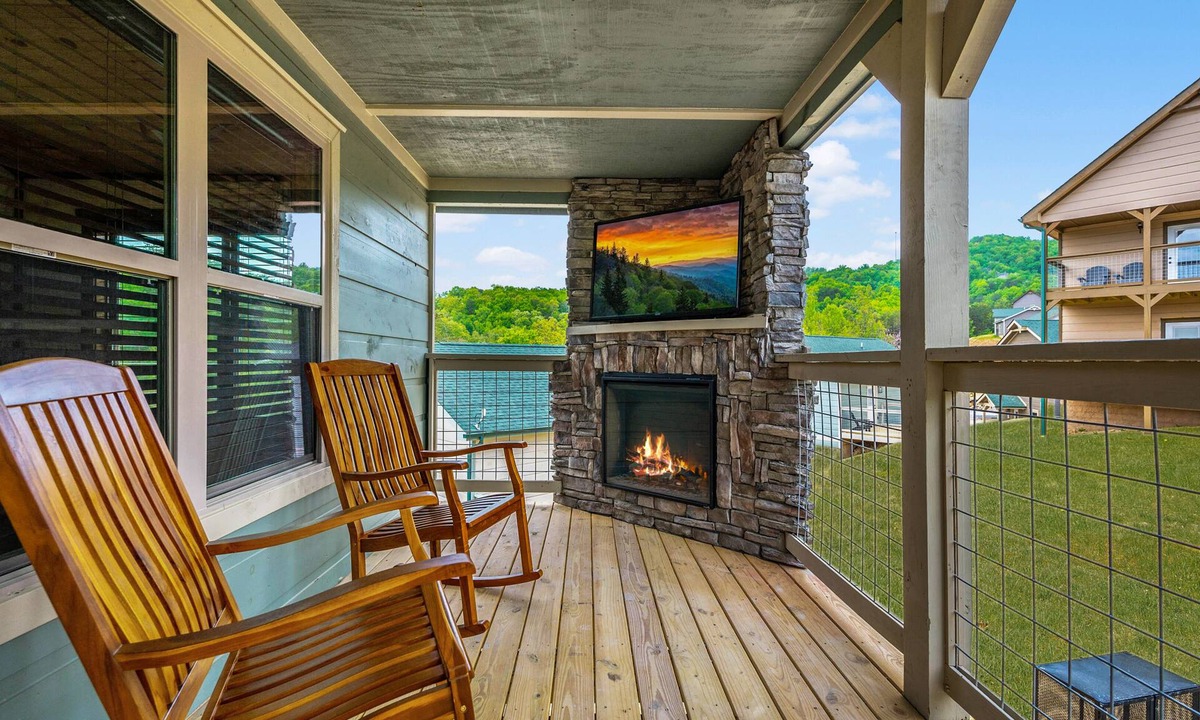 Pigeon Forge Cabin | Hot Tub·Arcade·New King Beds·5 Min to Parkway·Pets