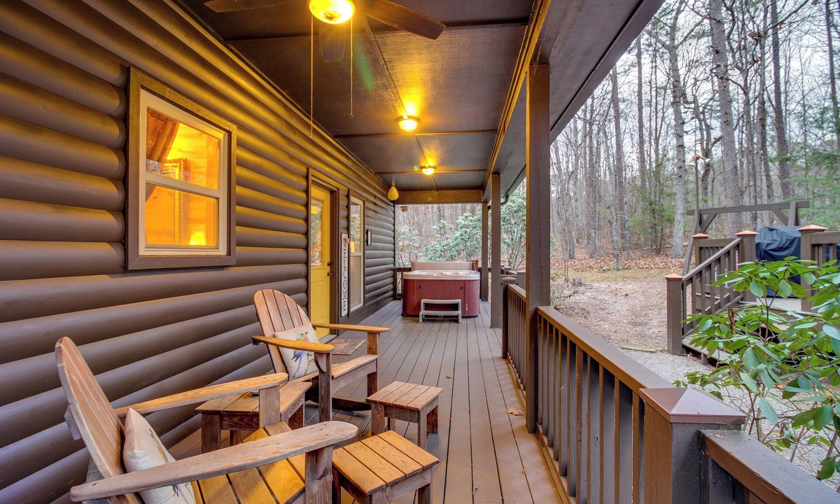 Mentone Cabin | Hot Tub + Fire Pit: Wooded Cabin Near DeSoto Park!