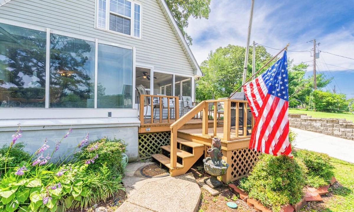 Muscle Shoals House | Hot Tub+Pets+Near RTJ +Water Trampoline+Kayaks etc