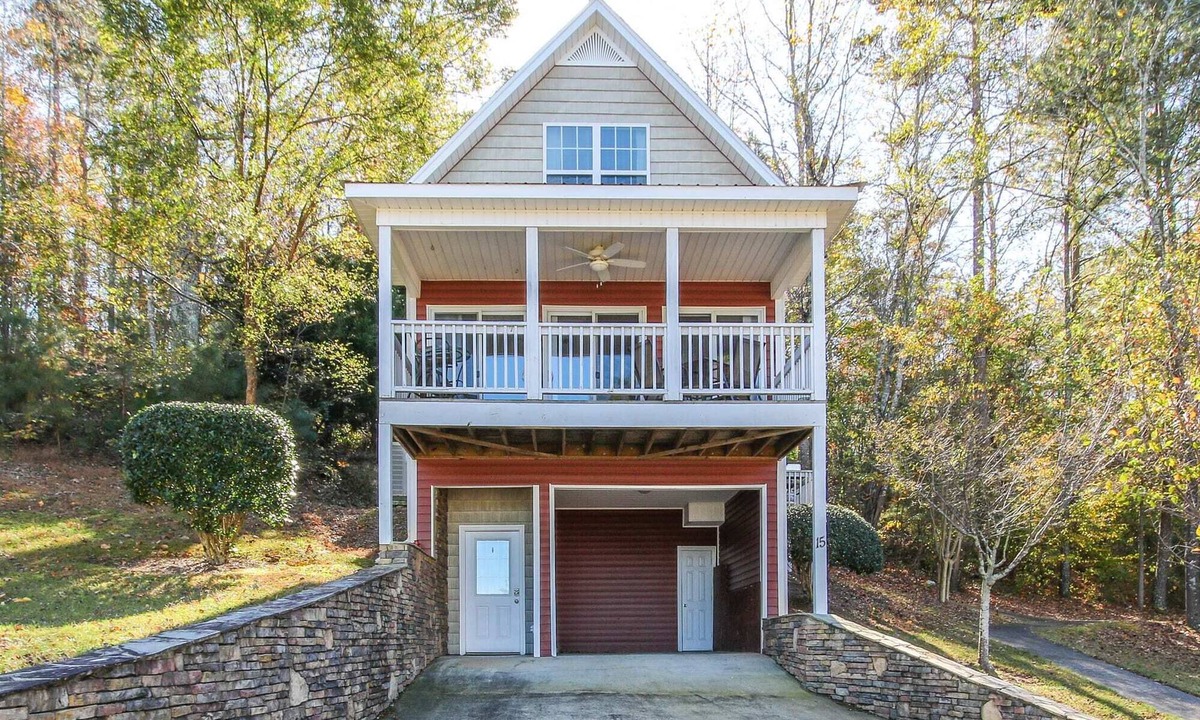 Leesburg House | House # 15 Lakin' it Easy (no pets) Lake View
