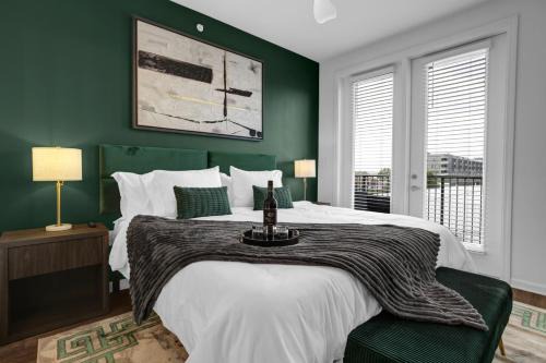 Avondale Apartment | Intimate Flat with Pool, Gym, and Stunning City Views