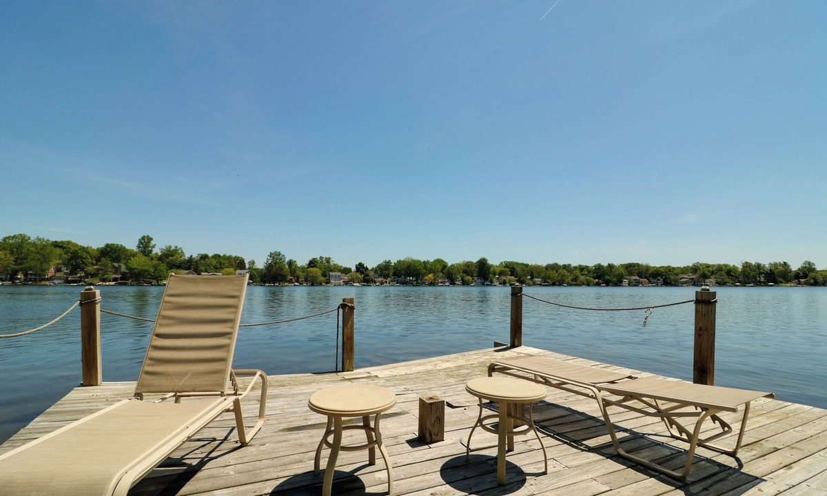 Sand Creek Cottage | Island Cottage on Evans Lake: Boat Rental Required