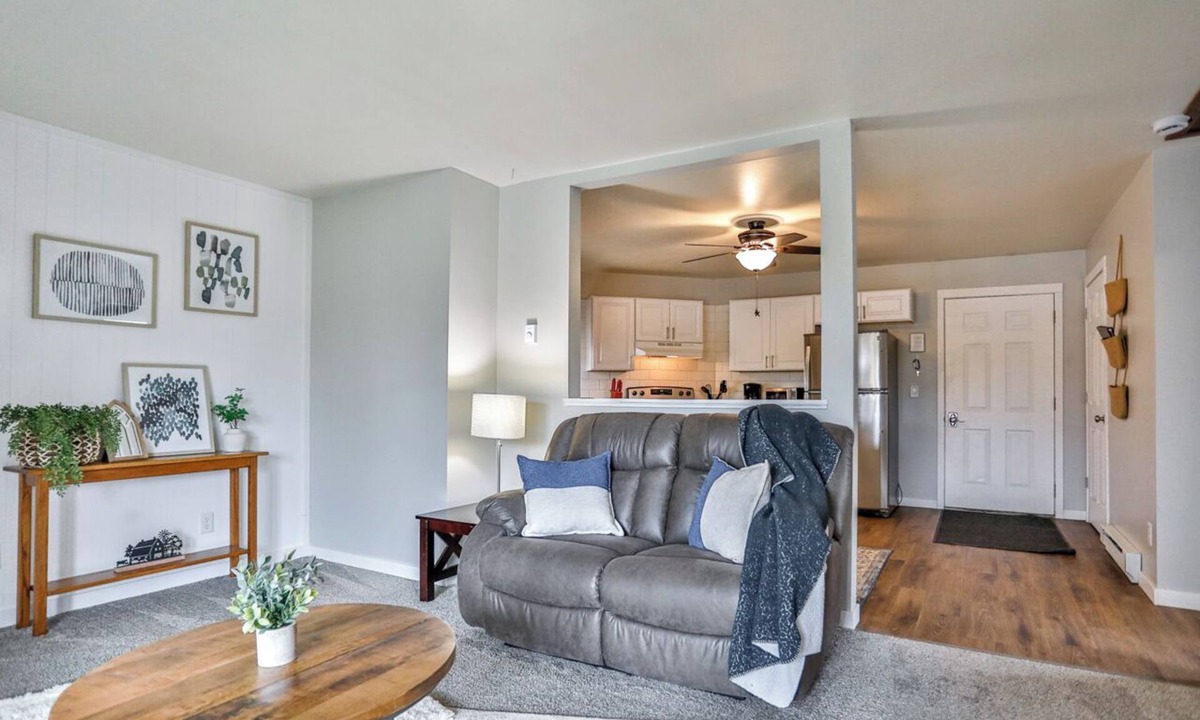 Weston Apartment | Jelinek Hideaway Unit 3 - Modern 2BR Apartment