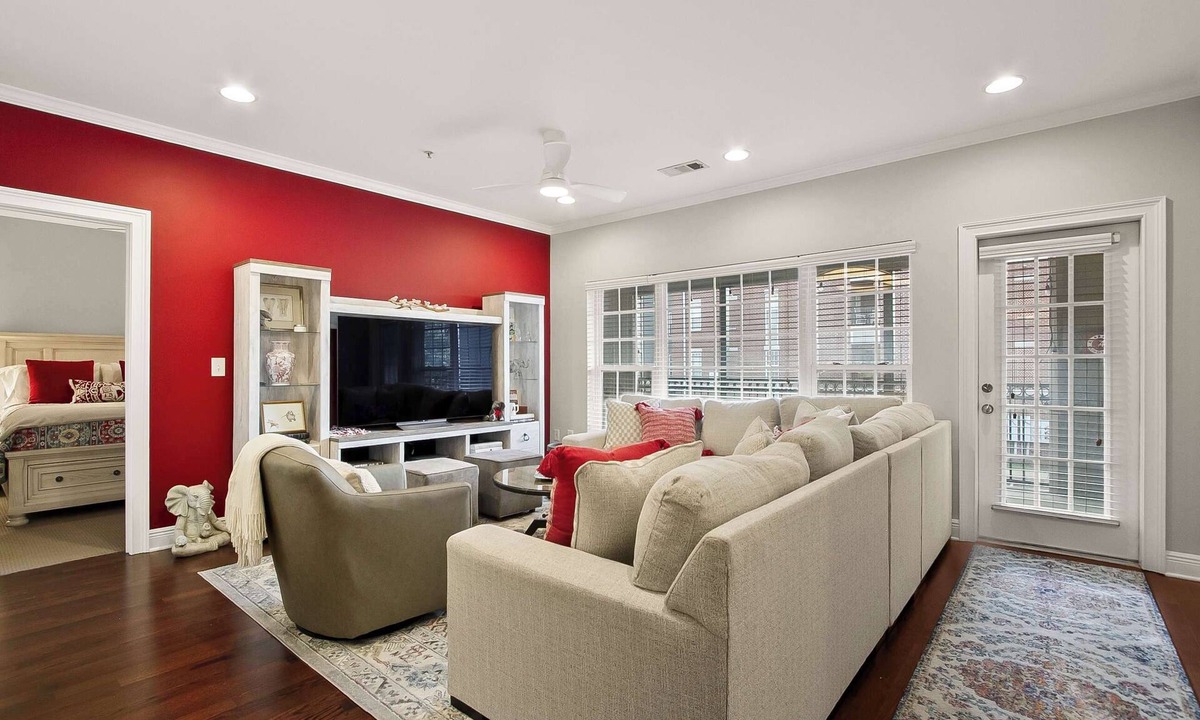 Tuscaloosa Condo | JJ's Happy Houndstooth | Walk to Campus & Gameday Venues