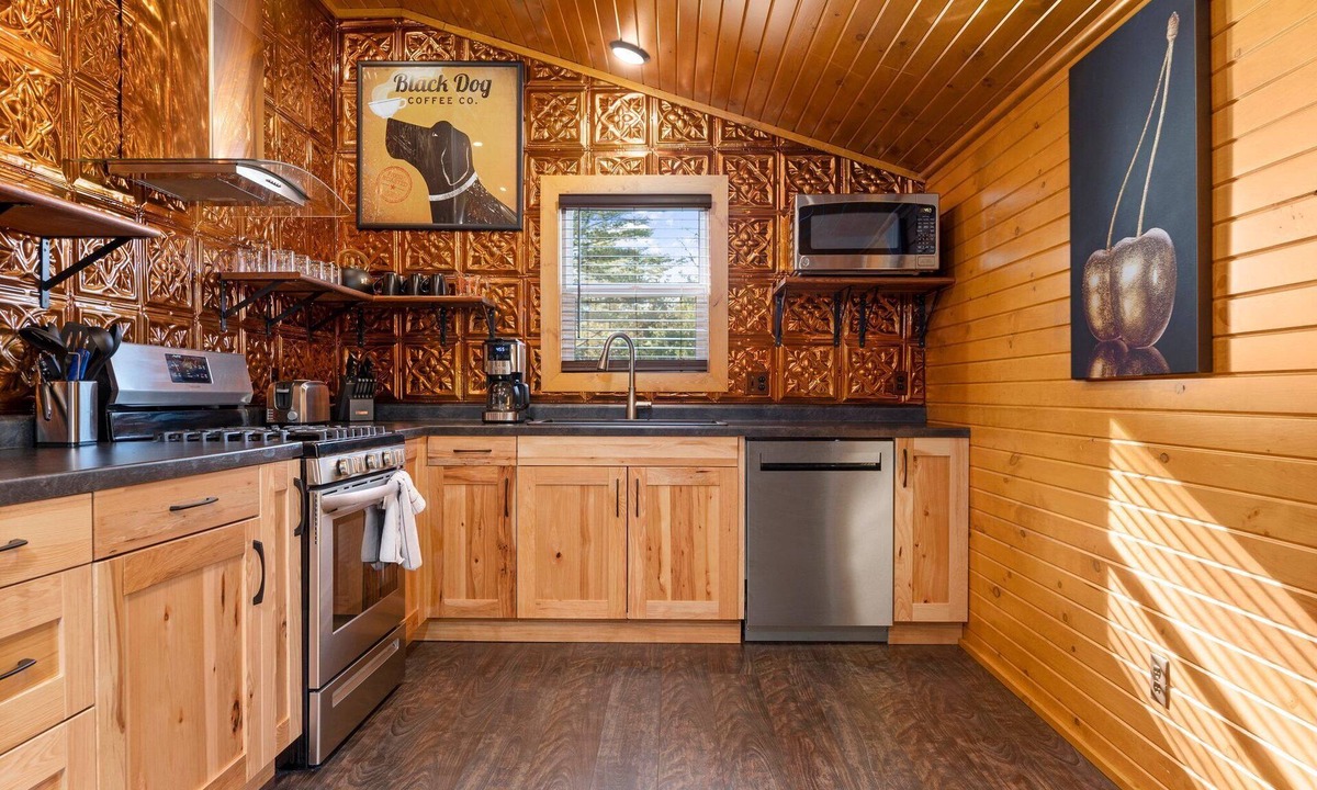 Interlochen House | Just outside Traverse City Hot Tub King Bed Fire Place Full Kitchen PET Friendly