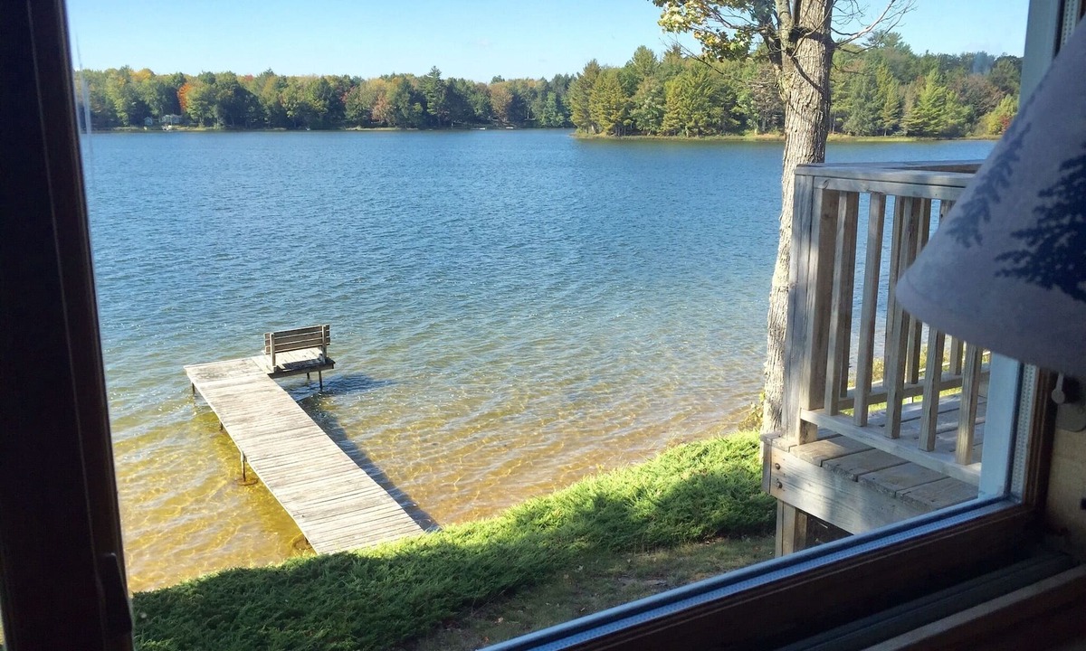 Munising Cabin | Kayak, Canoe, and paddle boat! Family-Friendly, Close To Pictured Rock