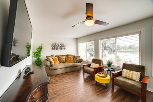 Portage House | Kayaks & Fire Pits: Waterfront Portage Getaway!