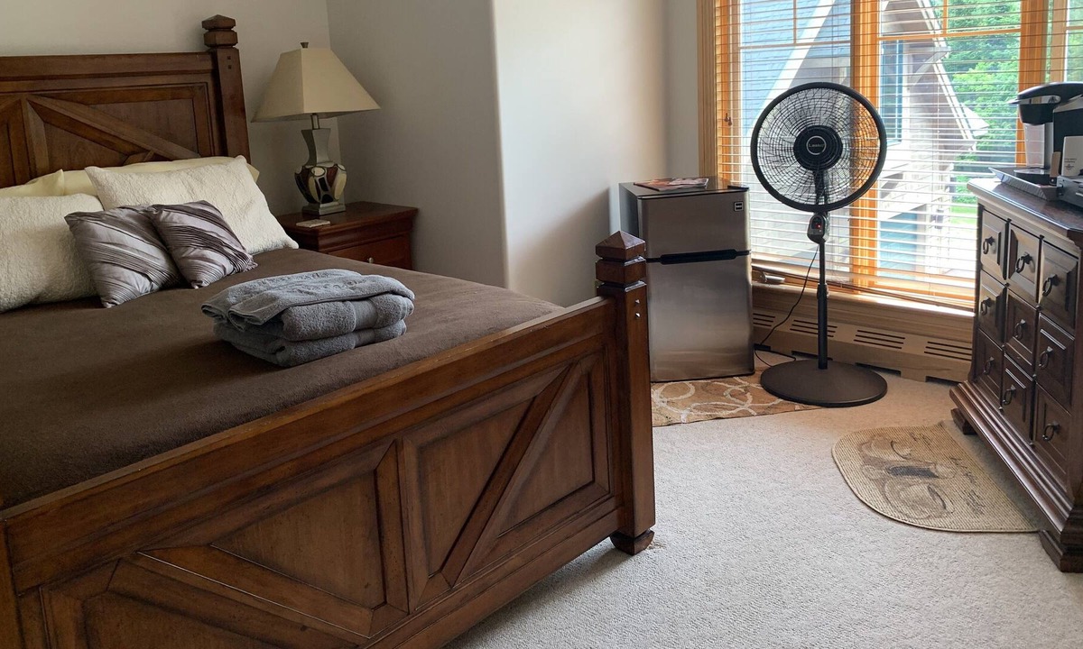 Allouez Resort | Keweenaw Castle Resort: The Cubby Suite on the Shore of Lake Superior