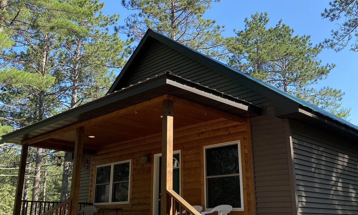 Lake Linden Cottage | Keweenaw Hideaway Cabin on Rice Lake, very near Lake Superior with RV options