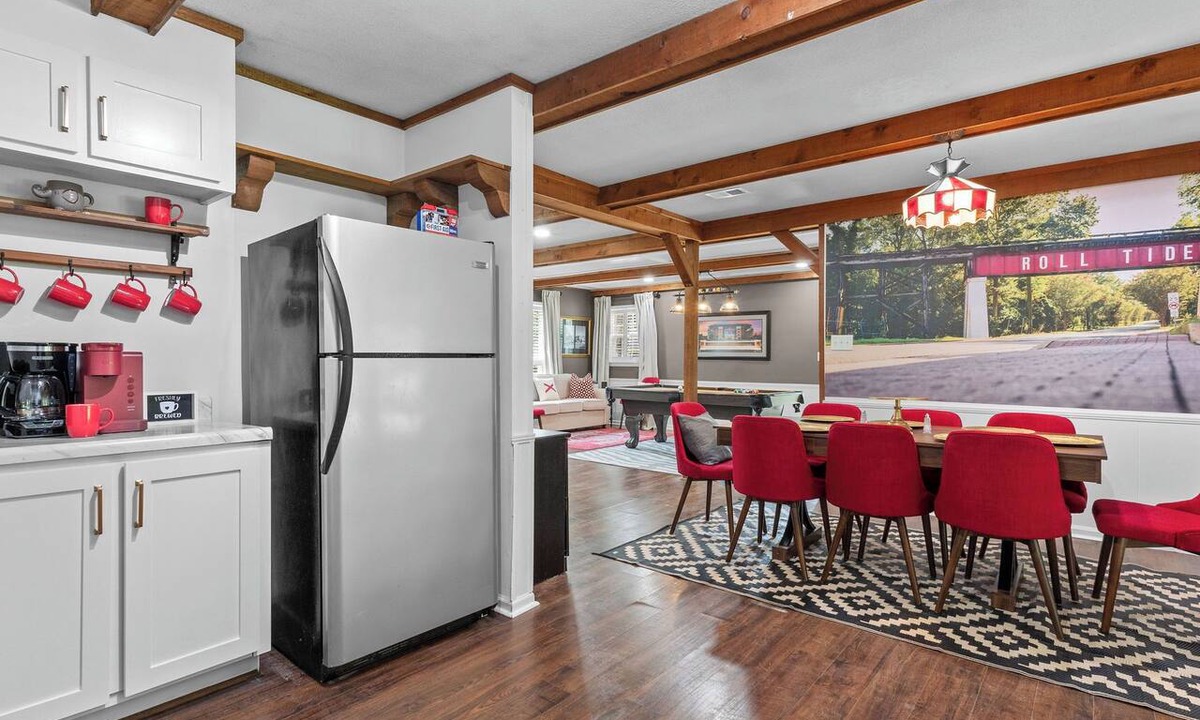 Northport House | King Bed &Pool Table | The Crimson Hill House | UA home Football Weekend Retreat