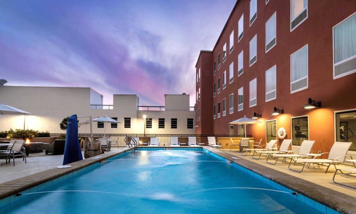 Montgomery Condo | King Suite. Free Breakfast. Outdoor Pool. Gym. Close to Maxwell Air Force Base!