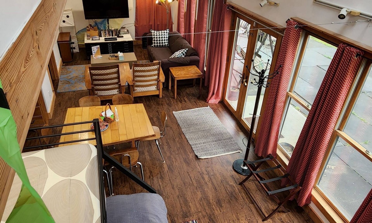 Winamac Cabin | KITE SUITE Individual Rental
