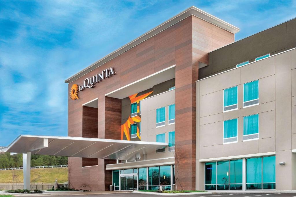 Cleveland Hotel | La Quinta Inn & Suites by Wyndham Cleveland near Lee Univ