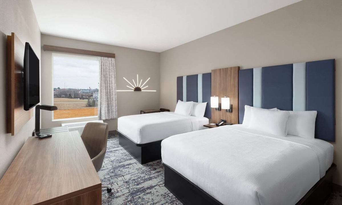 Athens Hotel | La Quinta Inn & Suites by Wyndham Athens I-65
