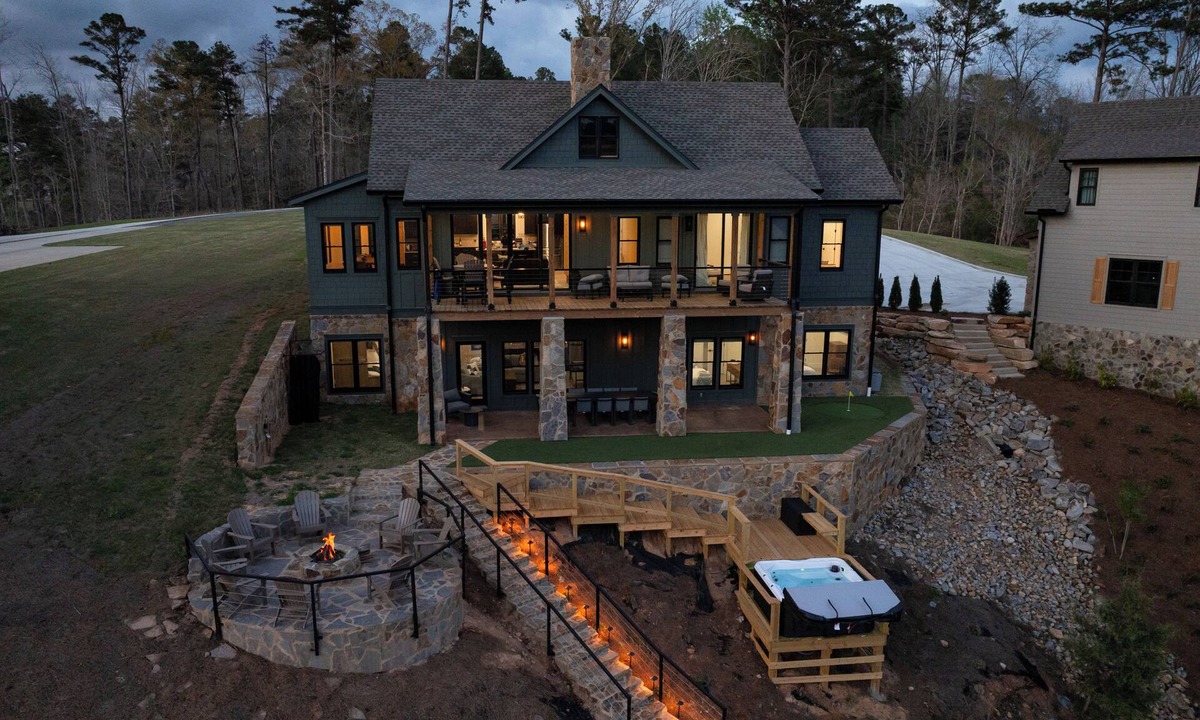 Houston House | Lake Acess! Views! Boat Dock! Hot Tub! Gameroom! Gym! Kayak & Paddleboards!