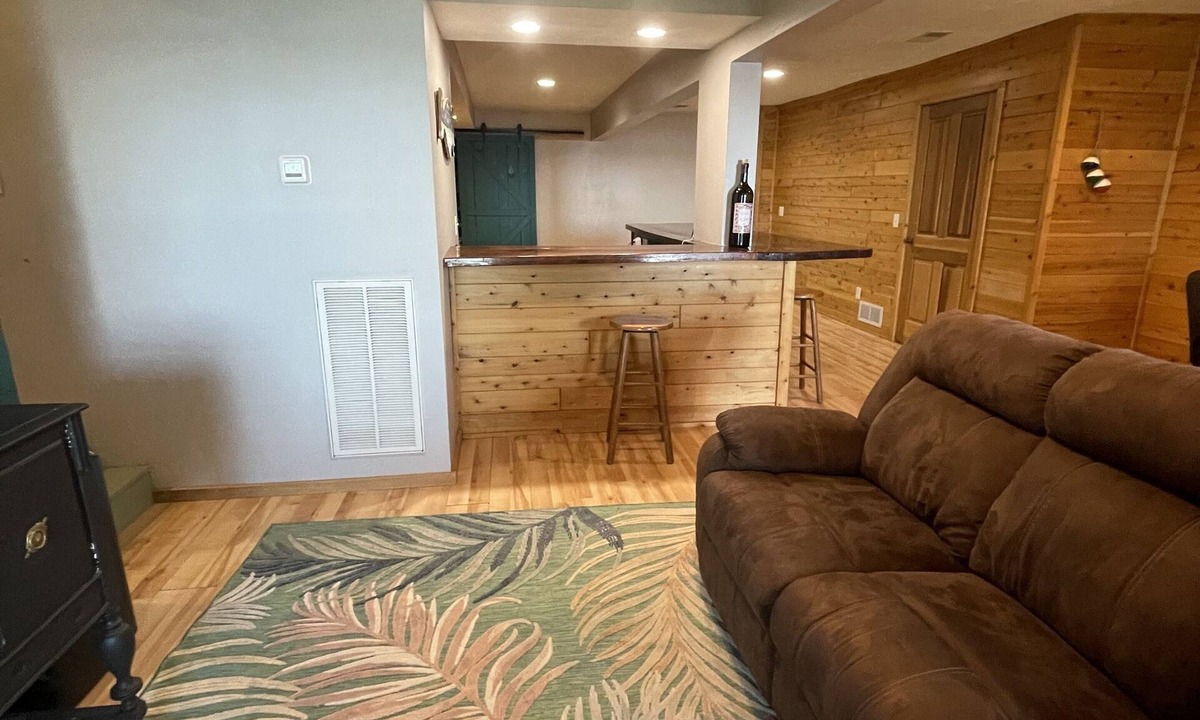 Bear Lake House | Lake Front- Cedar Sauna - Arcade - Kayaks - Sleeps 8- Hopkins Park- Bear Lake