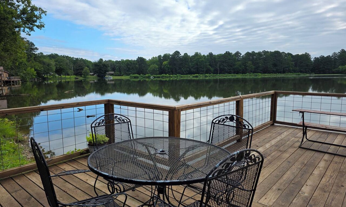 Tunnel Hill Cabin | Lake Haven Cottage-Lake front
