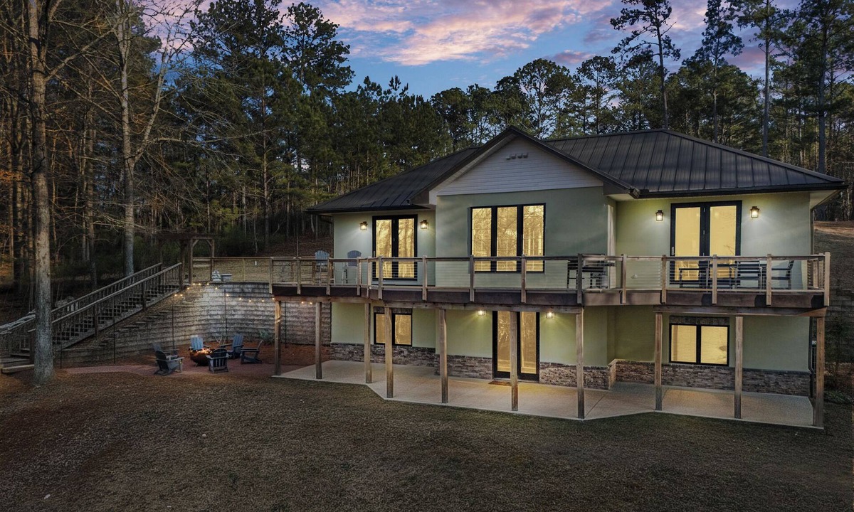 Wedowee House | Lake House +Lakefront Dock + Firepit + Game Room + Chef's Kitchen