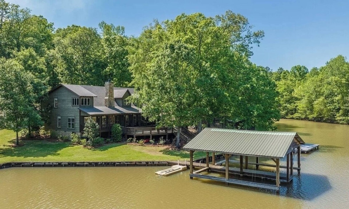 Dadeville House | Lake Martin, AL 43 min to Auburn University & Jordan-Hare Stadium